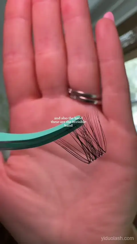 TikTok reviewer demonstrating the invisible band technique for natural-looking lash application