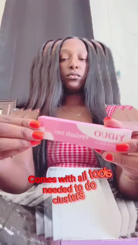 YIDUO 300D Lash Clusters Kit showing all 420 clusters, tweezers, bond and seal, remover, and application tools in pink box