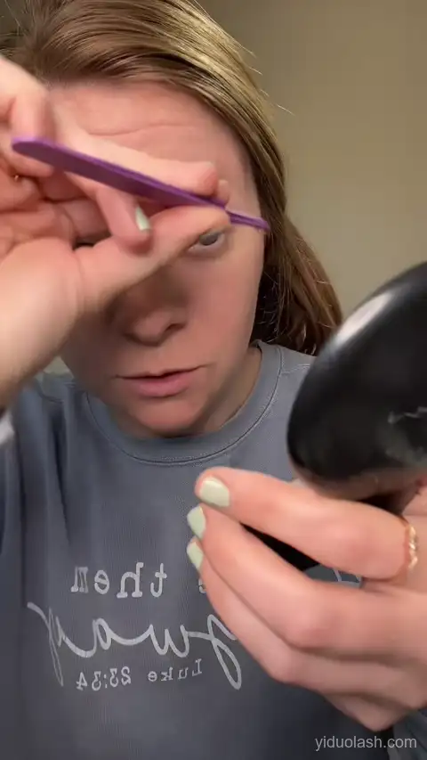 B&Q MochaLash brown lash clusters application demo